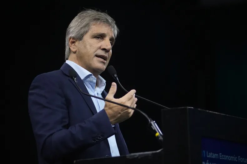 Caputo destaca avance del BCRA en acumulación de&nbsp;reservas