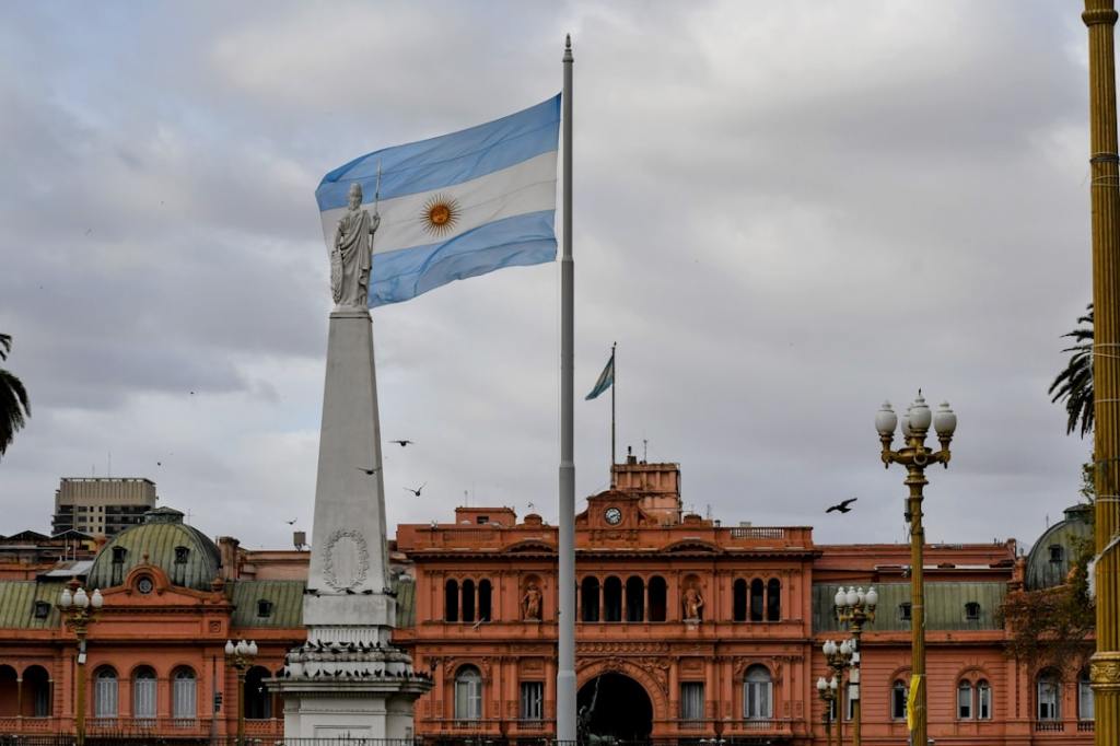 Milei aclara que Malvinas se recuperará por diplomacia, no por fútbol